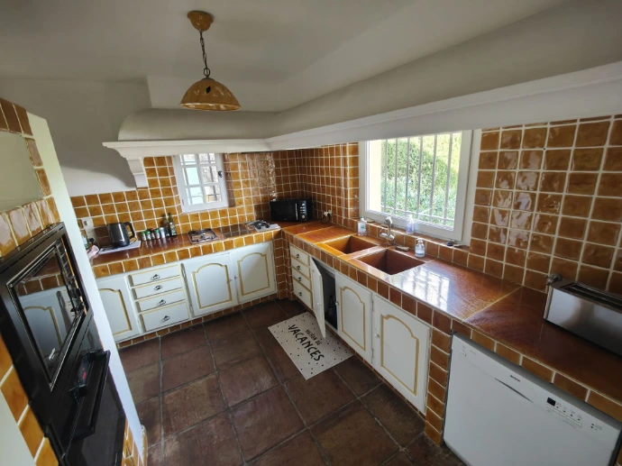 Cuisine de villa rénovée dans le Gard — avant